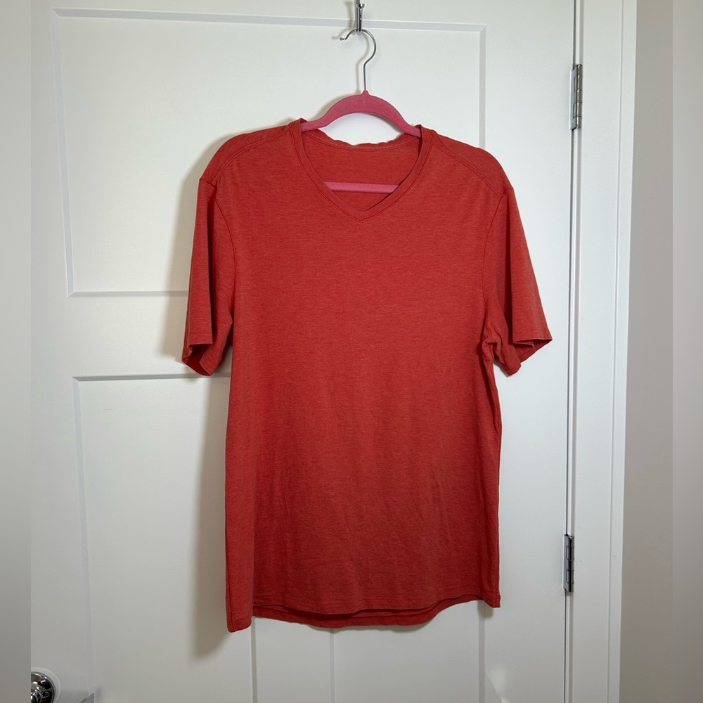 Men’s lululemon v neck T shirt